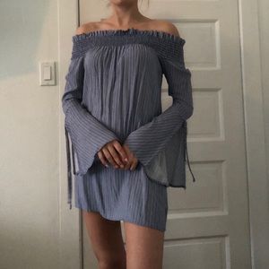 Long sleeve blue dress with flared sleeves!